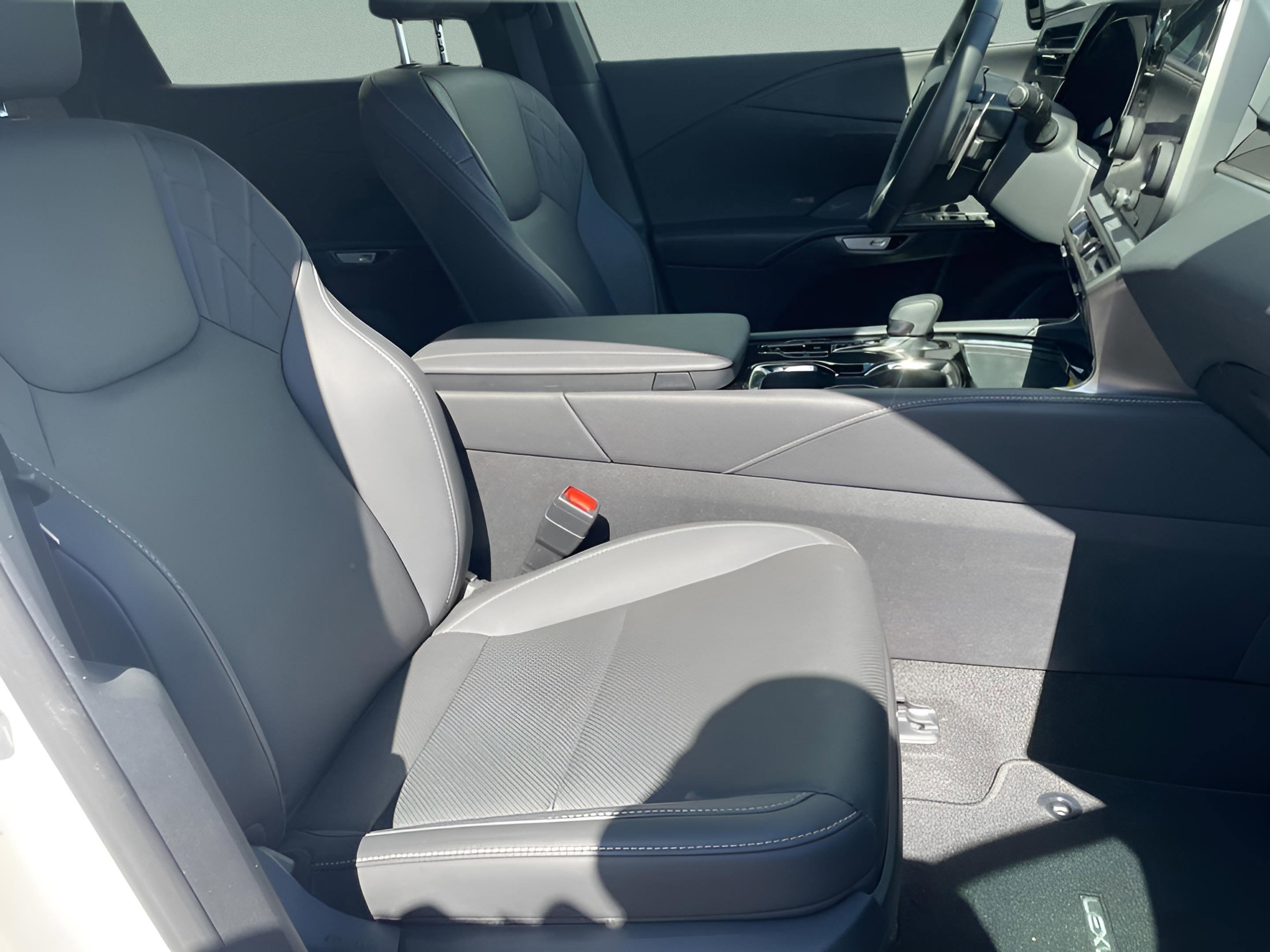 Used 2025 Lexus RX 350 FWD w/ Technology Package image 24