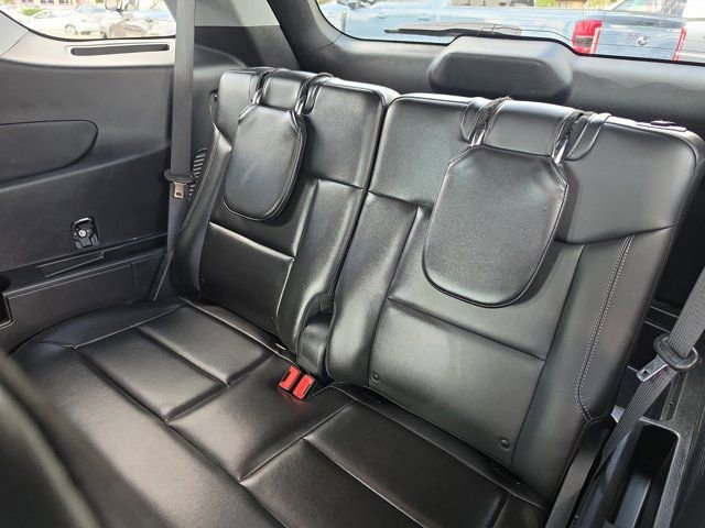 Used 2024 Ford Explorer XLT w/ Equipment Group 202A RWD image 13