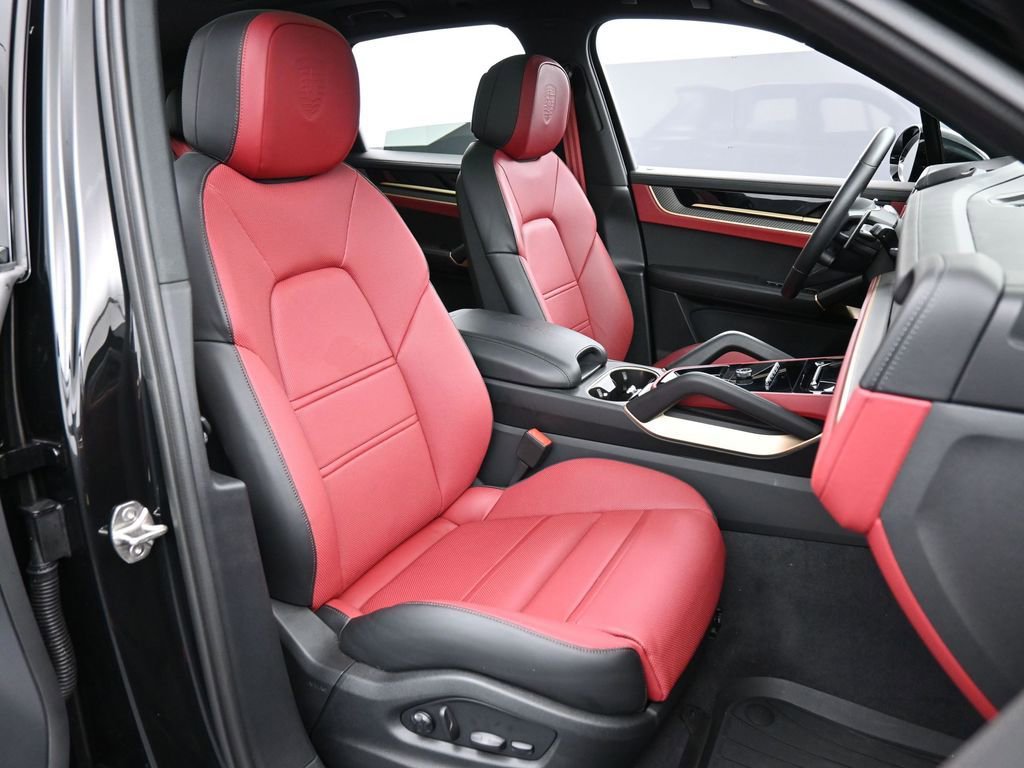 Certified 2025 Porsche Cayenne S AWD/4WD image 31