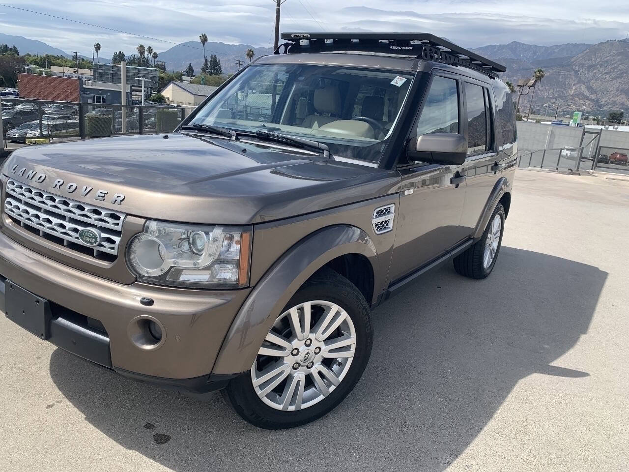 Used 2012 Land Rover LR4 HSE AWD/4WD image 2