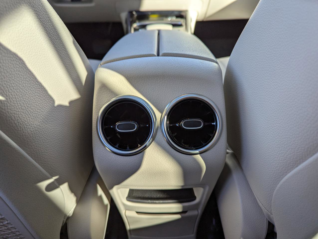 Used 2022 Mercedes-Benz EQB 300 4MATIC image 41