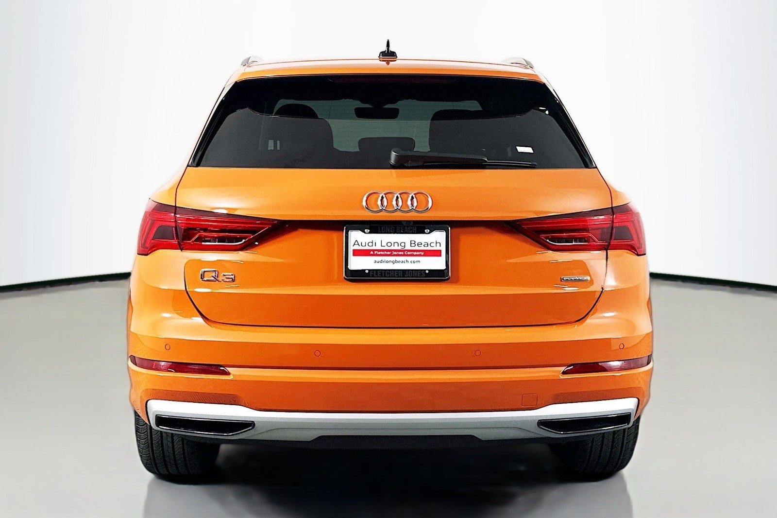 Used 2024 Audi Q3 2.0T Premium w/ Convenience Package AWD/4WD image 3