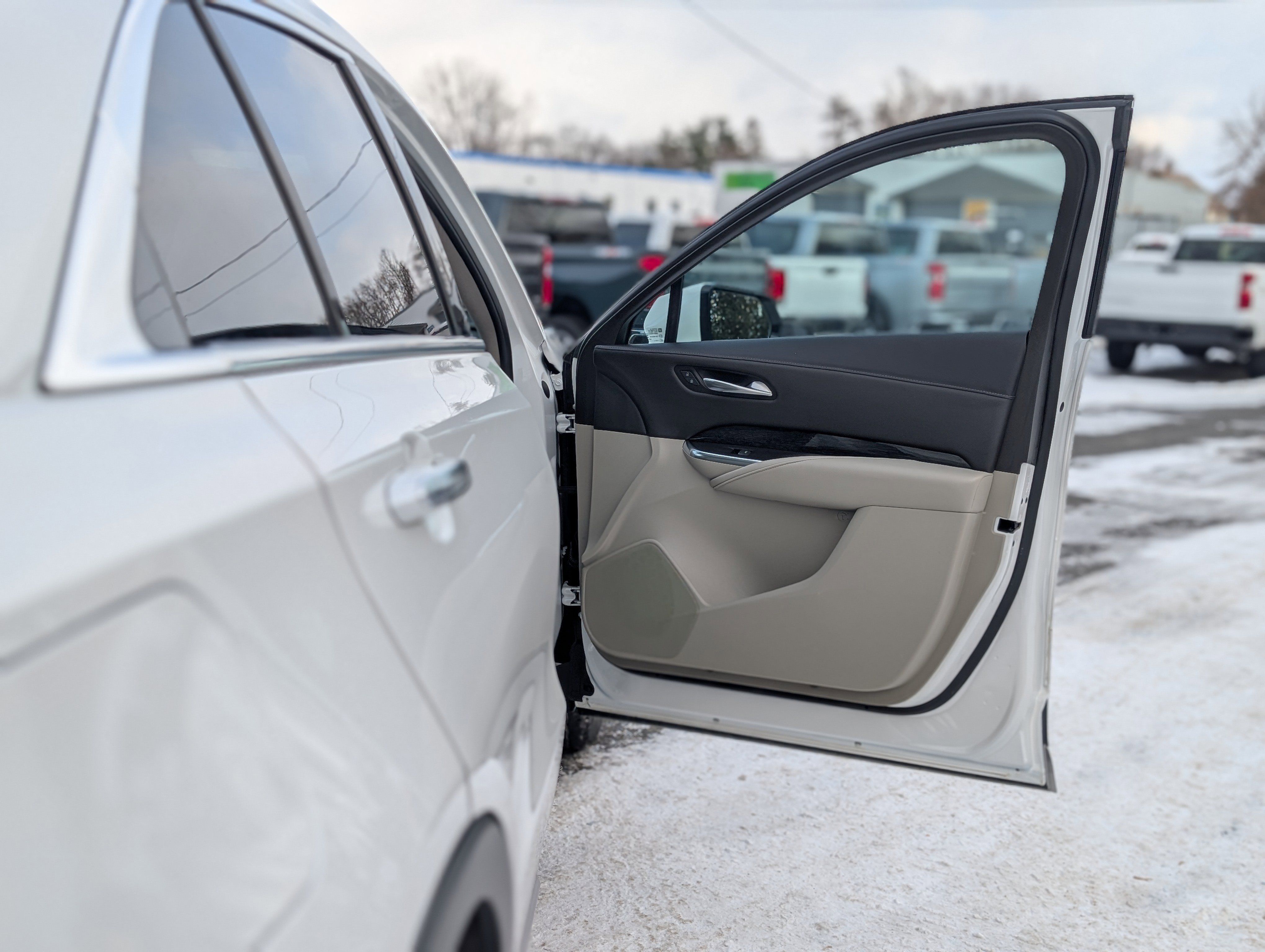 Used 2022 Cadillac XT4 Premium Luxury w/ Sun And Sound Package image 49