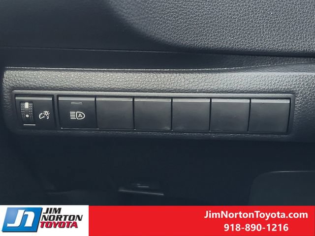 Used 2025 Toyota Corolla SE w/ SE Premium Package FWD image 23