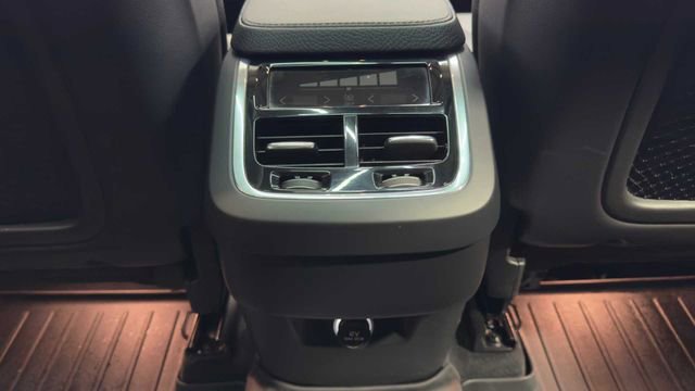 Used 2016 Volvo XC90 T6 Momentum w/ Momentum Plus Package image 16