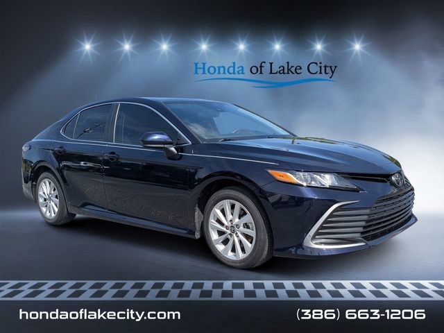 Used 2022 Toyota Camry LE image 1