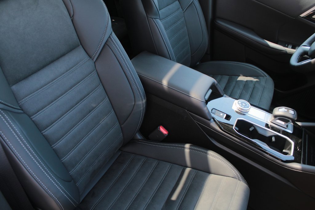 New 2025 Mitsubishi Outlander SE image 8