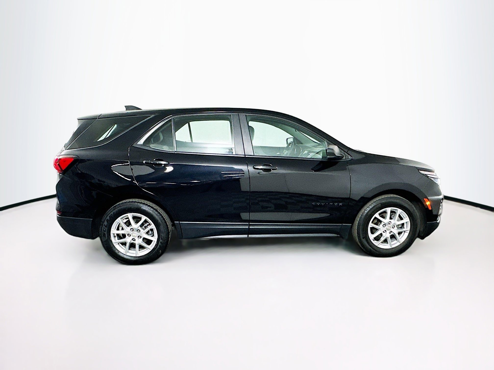 Used 2023 Chevrolet Equinox LS image 10