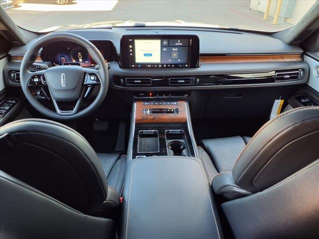 New 2025 Lincoln Aviator Black Label w/ Jet Appearance Package image 3