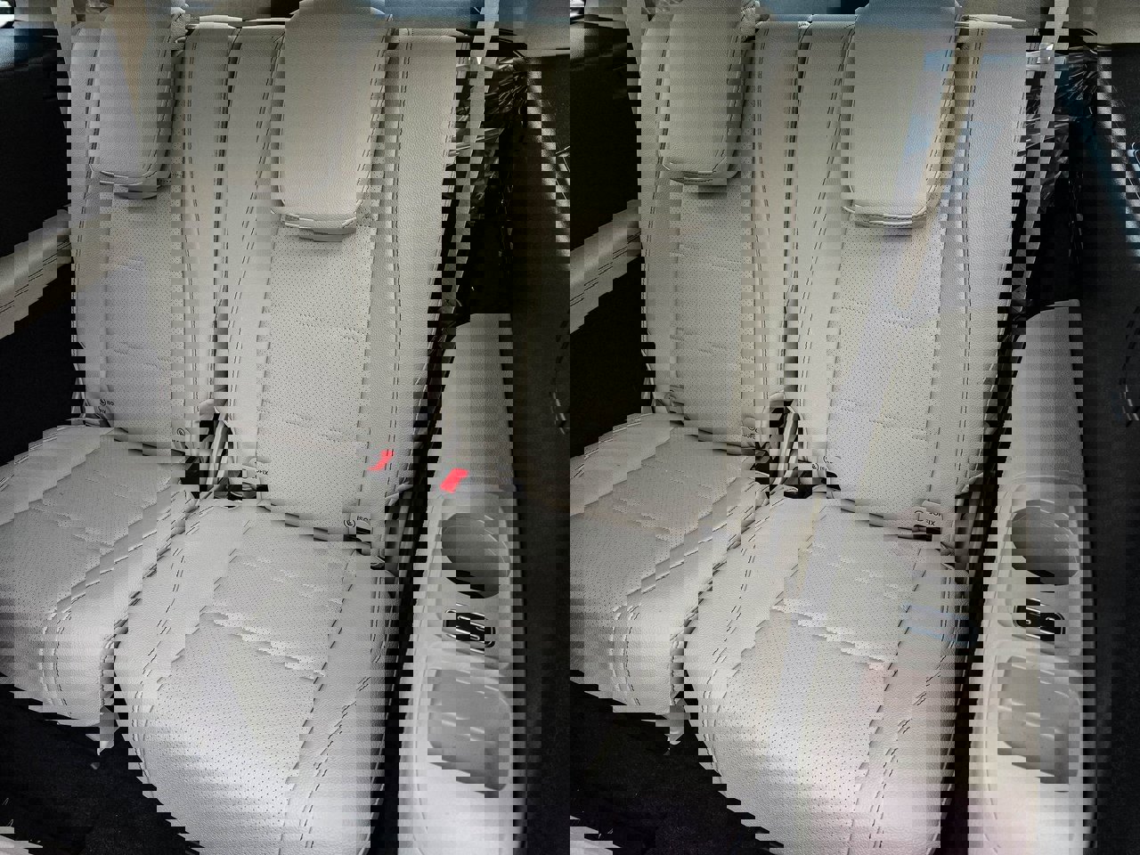 New 2026 Mercedes-Benz GLS 450 4MATIC image 33