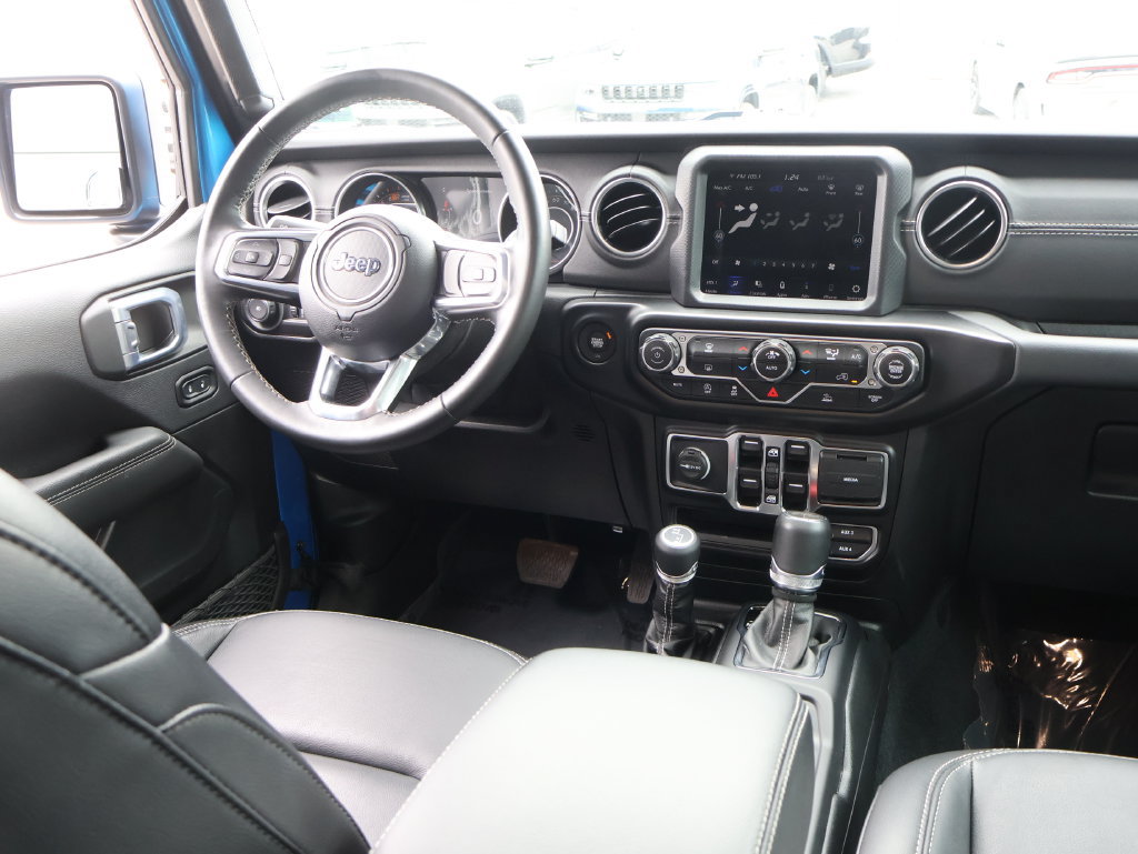 Used 2022 Jeep Wrangler Unlimited Sahara AWD/4WD image 12