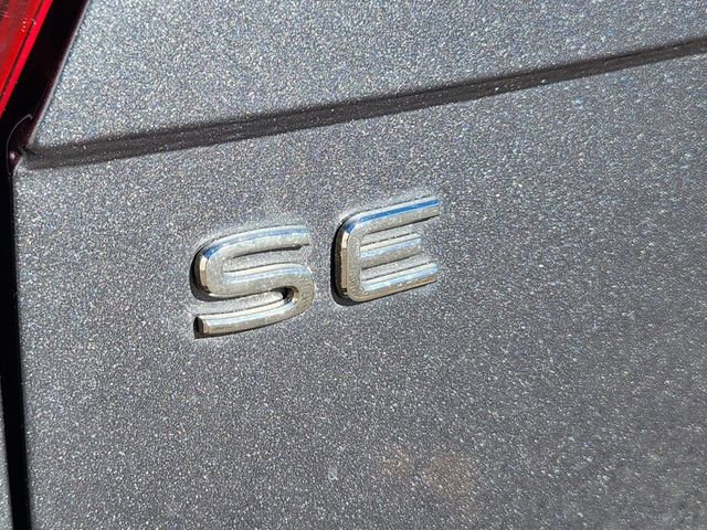 Used 2022 Volkswagen Tiguan SE image 18