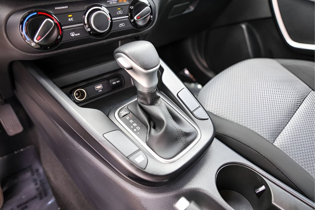 Used 2023 Kia Soul LX w/ LX Technology Package FWD image 23