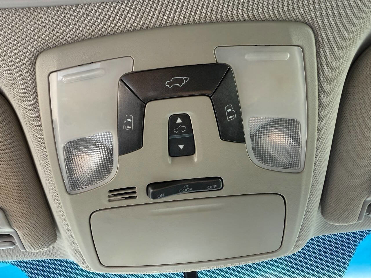 Used 2017 Toyota Sienna SE Premium image 24