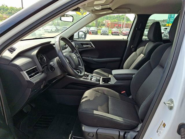 Used 2023 Mitsubishi Outlander ES FWD image 13