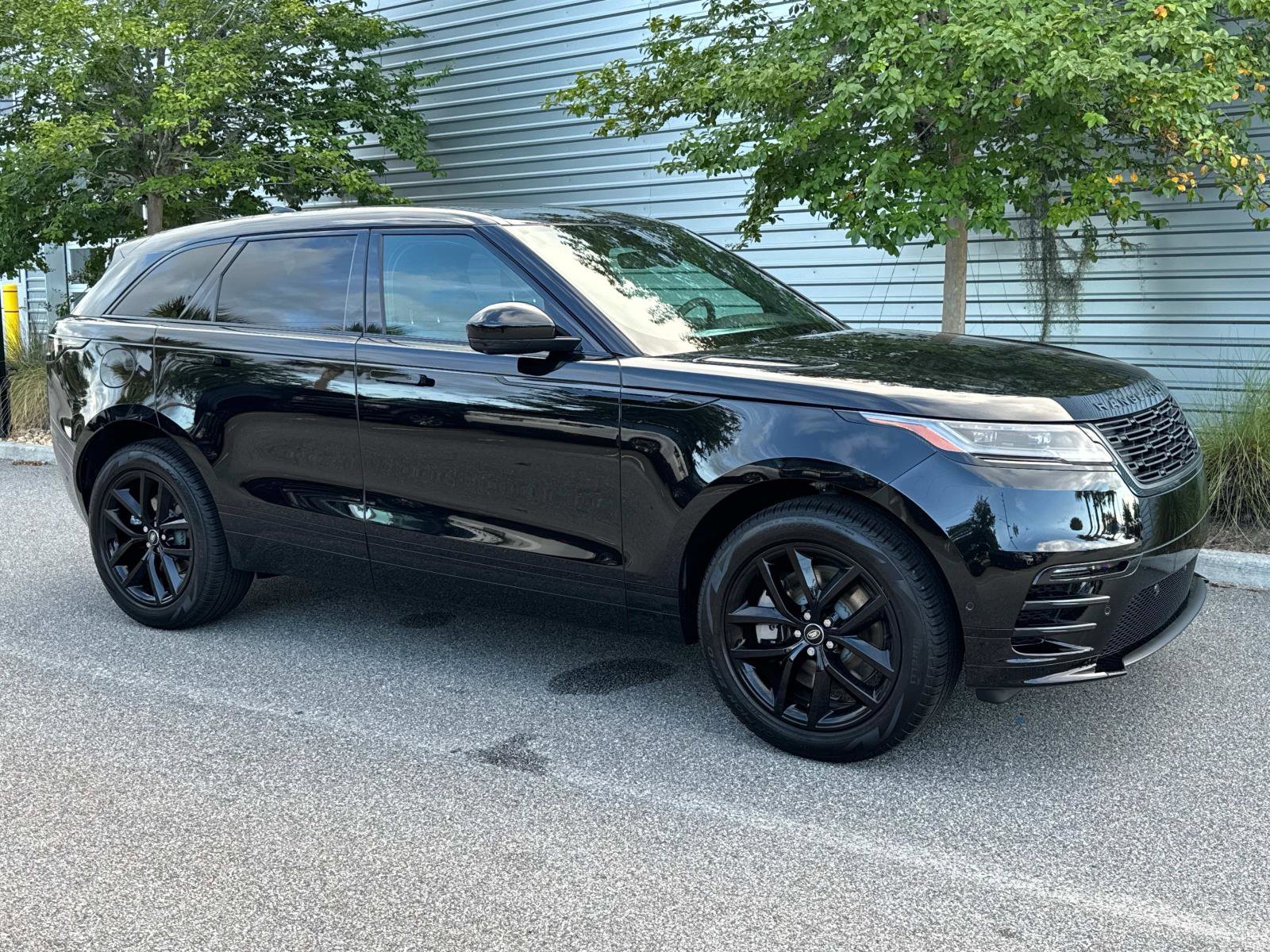 New 2026 Land Rover Range Rover Velar Dynamic SE image 4