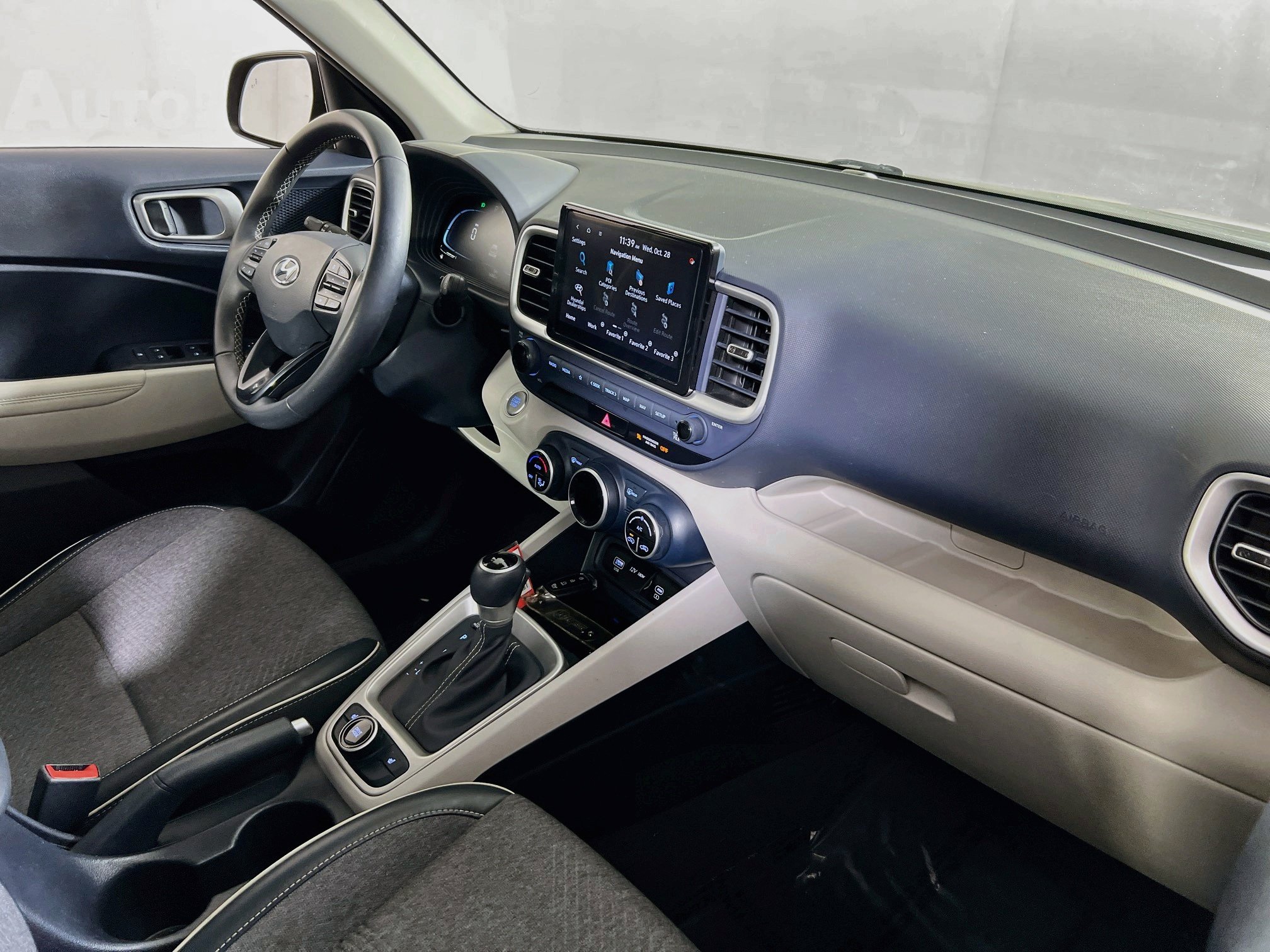 Used 2023 Hyundai Venue Limited w/ Cargo Package FWD image 28