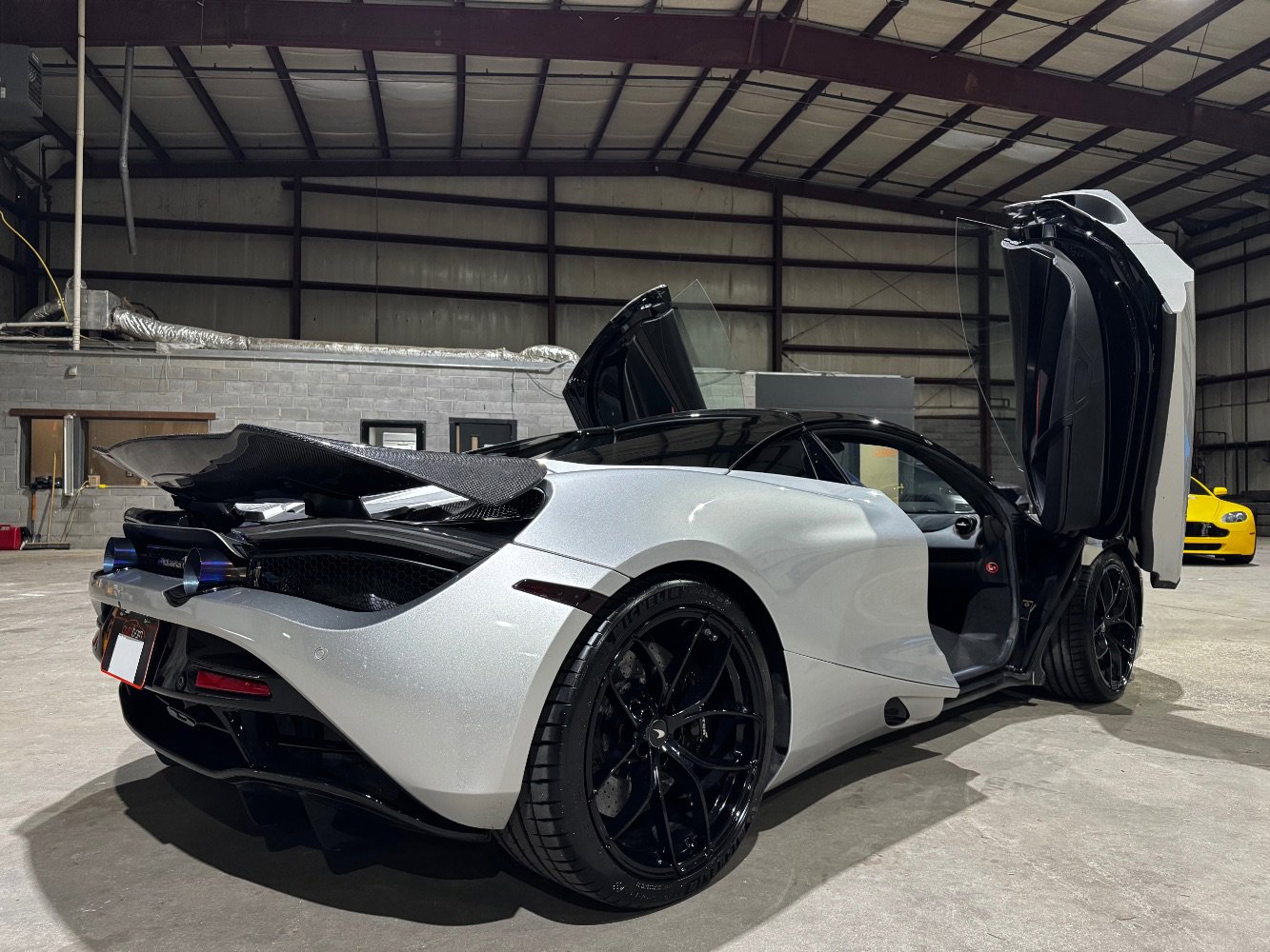 Used 2020 McLaren 720S Spider image 4