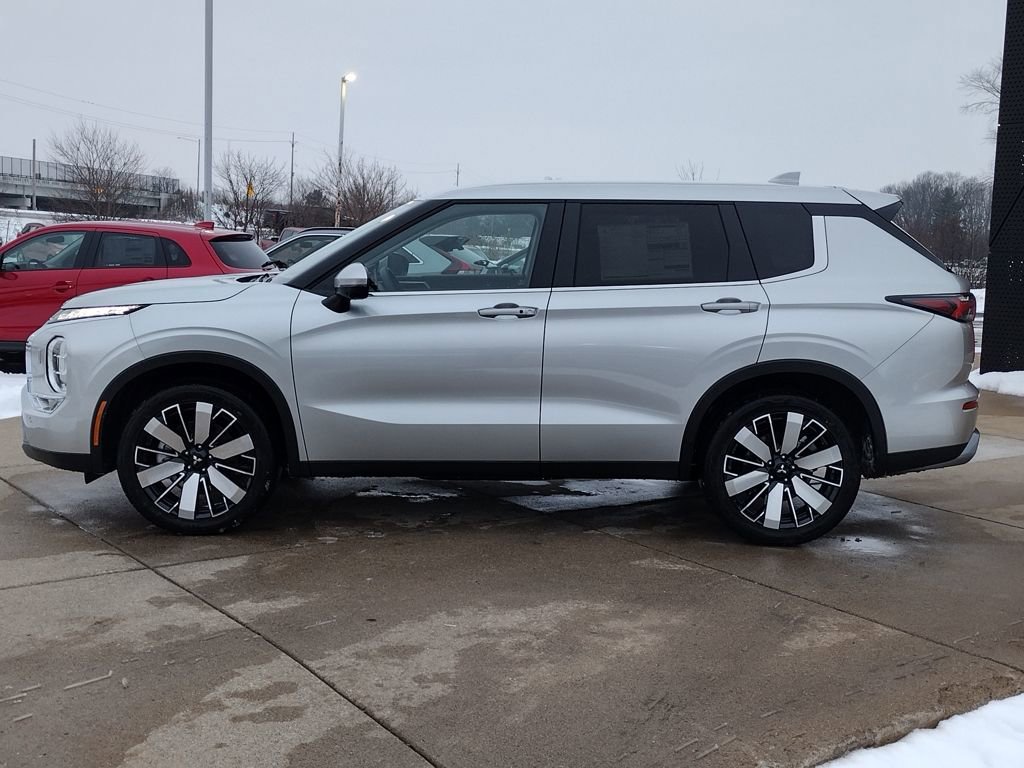 New 2026 Mitsubishi Outlander SE image 19