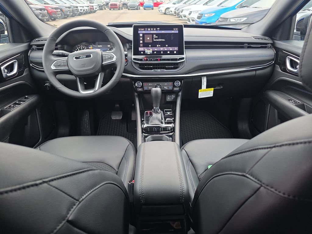 New 2026 Jeep Compass Latitude image 7