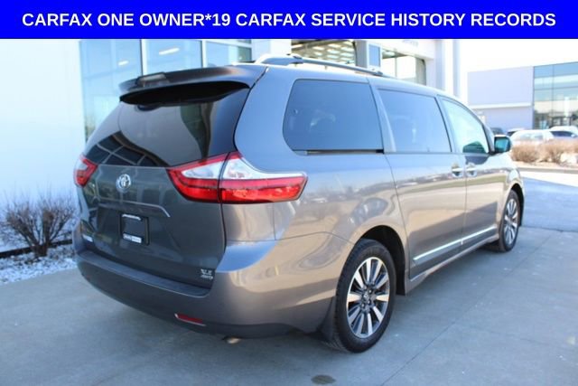 Used 2018 Toyota Sienna XLE w/ XLE Navigation Package image 6