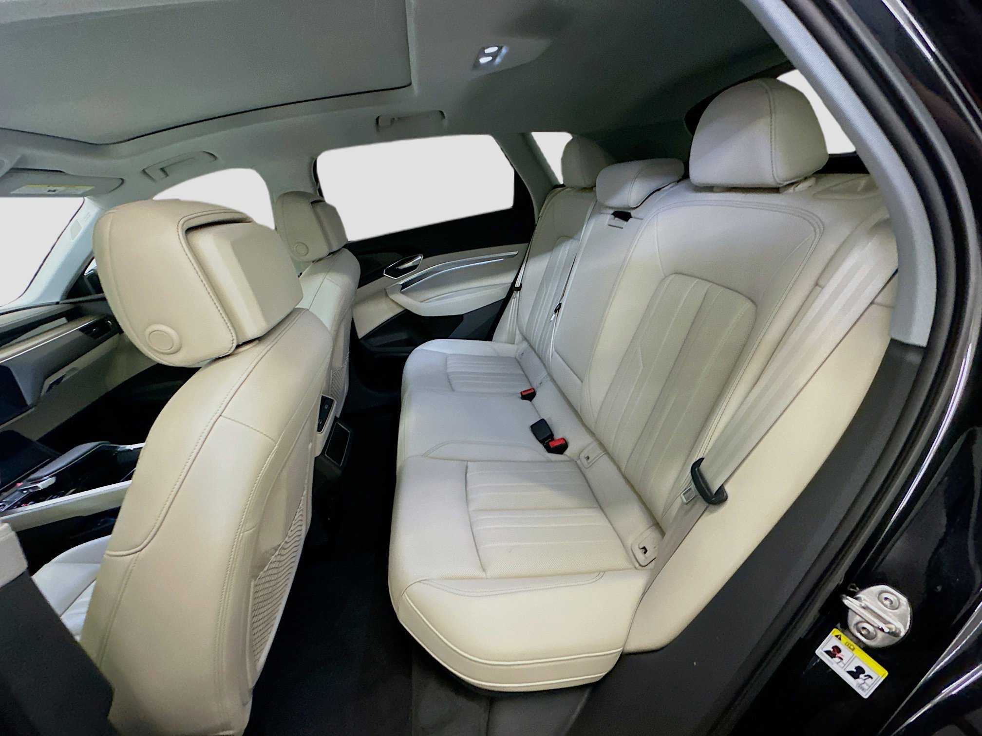 Used 2024 Audi Q8 e-tron Premium Plus w/ Premium Plus Package image 30