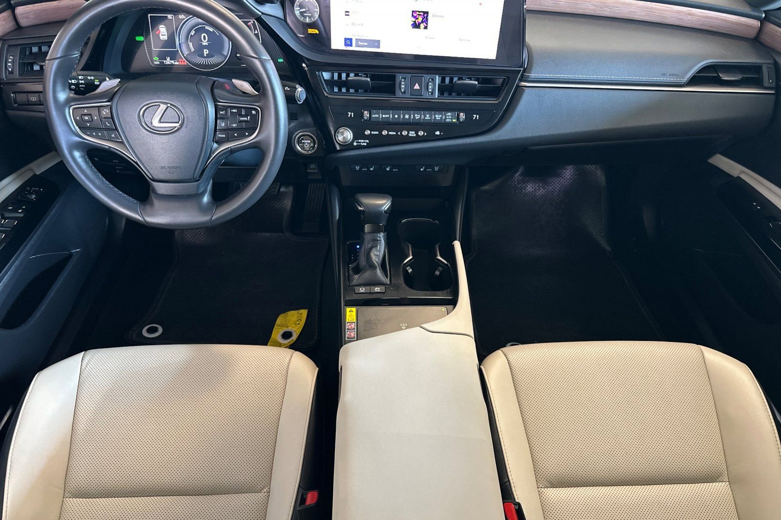 Certified 2025 Lexus ES 300h w/ Premium Package image 10