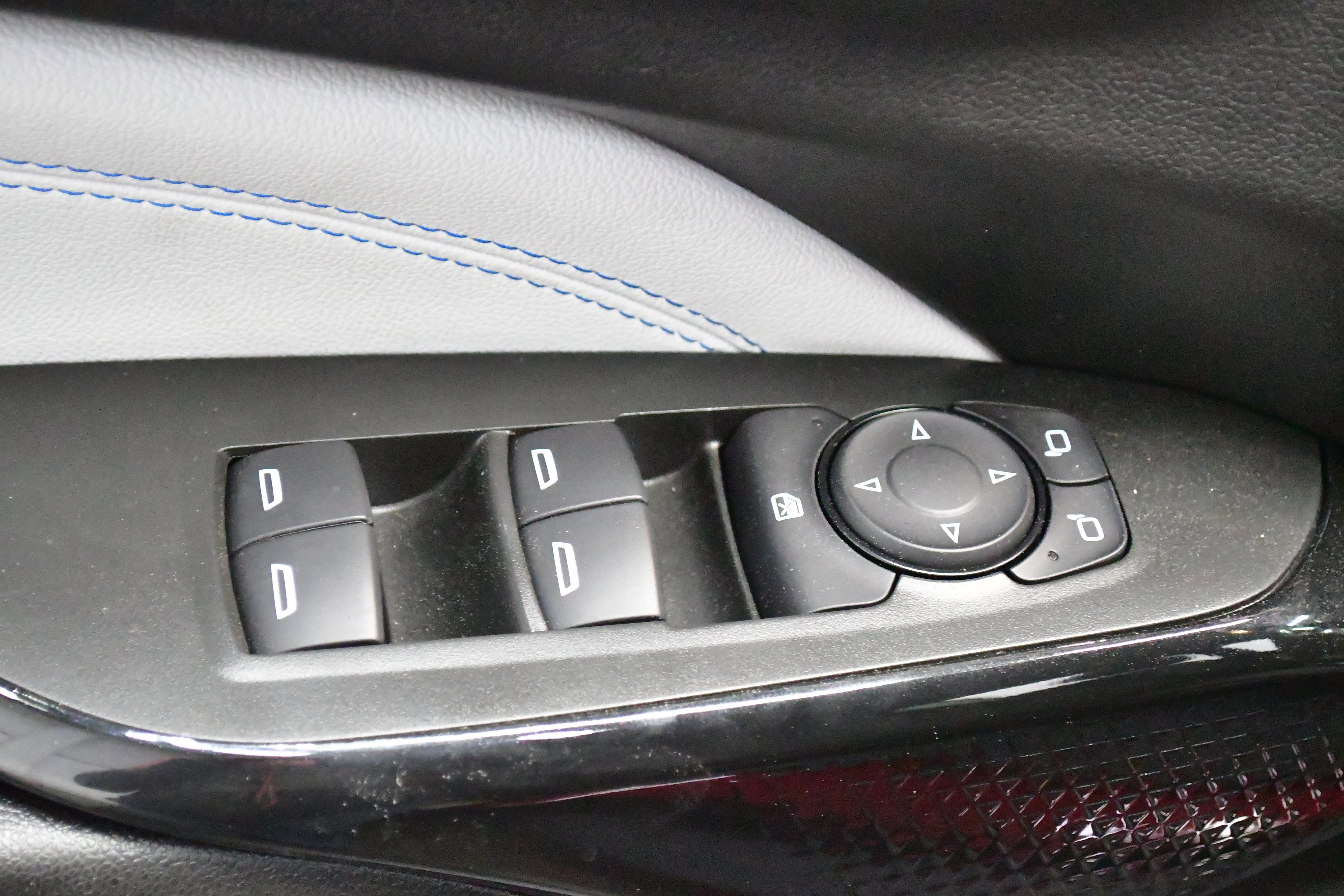 Used 2025 Chevrolet Trax LT image 16
