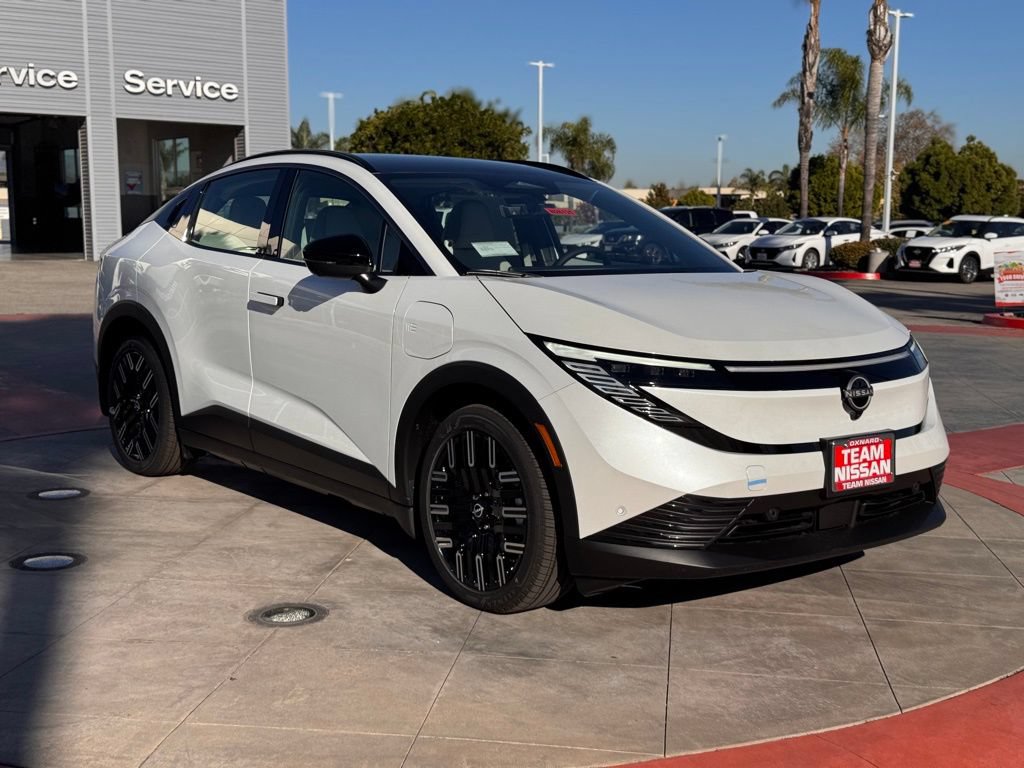 New 2026 Nissan Leaf Platinum+ w/ Cargo Package (Platinum+) FWD image 2