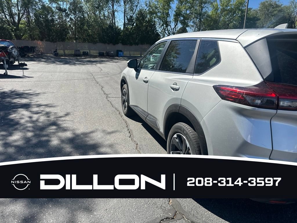 Used 2025 Nissan Rogue SV AWD/4WD image 16