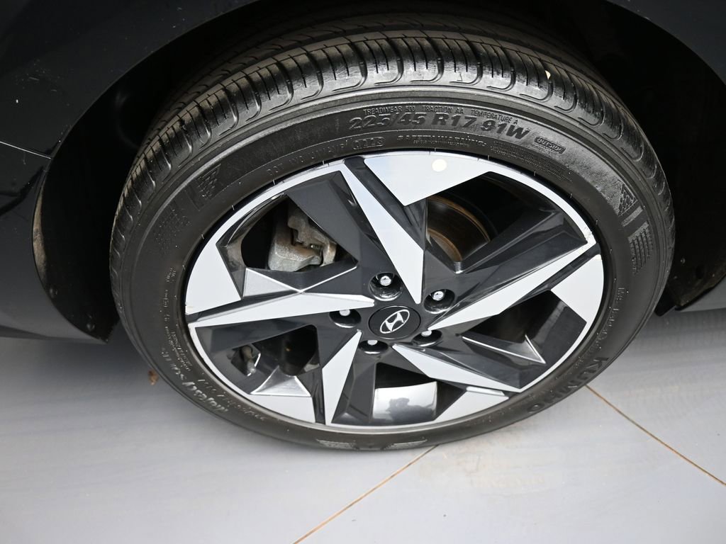 Used 2023 Hyundai Elantra SEL w/ Convenience Package FWD image 12