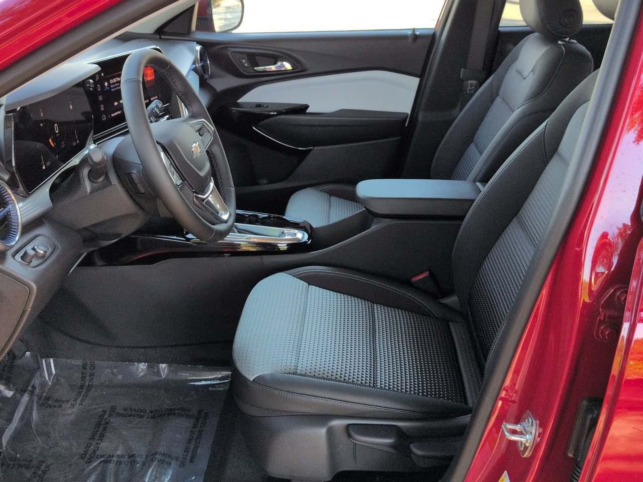 Used 2026 Chevrolet Trax LT w/ LT Convenience Package FWD image 19