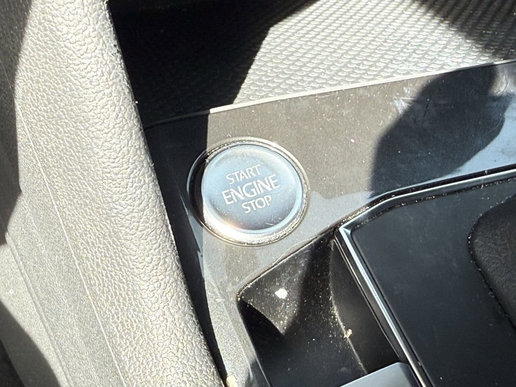 Used 2019 Volkswagen Tiguan SE image 17