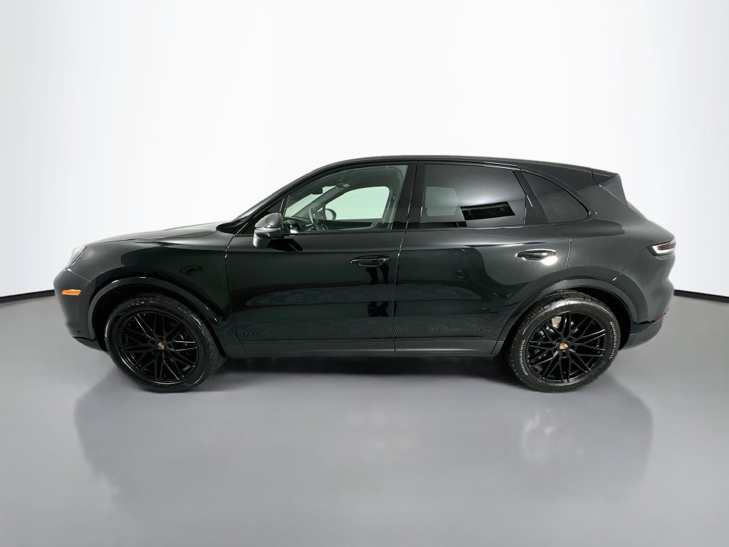 Certified 2025 Porsche Cayenne AWD/4WD image 2
