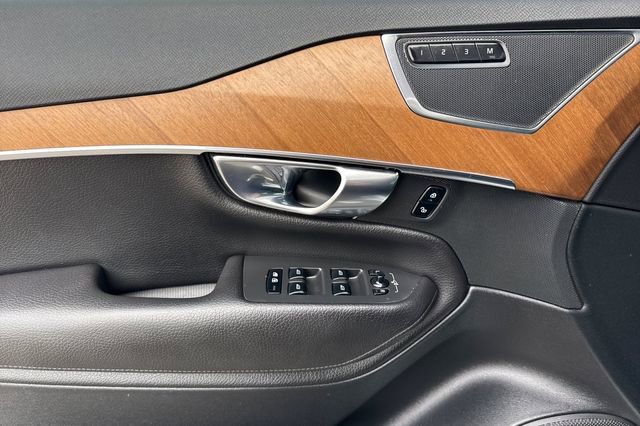 Used 2021 Volvo XC90 T5 Momentum w/ Protection Package Premier image 13