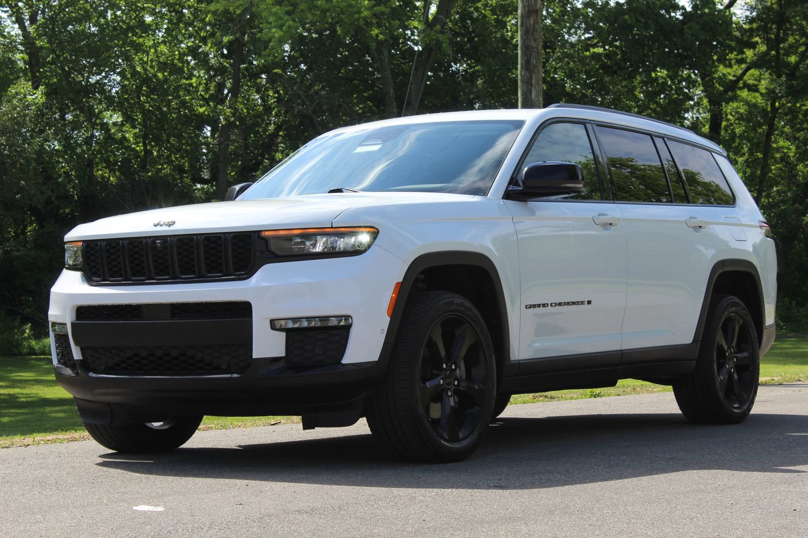 Used 2023 Jeep Grand Cherokee L Limited w/ Luxury Tech Group II AWD/4WD image 4
