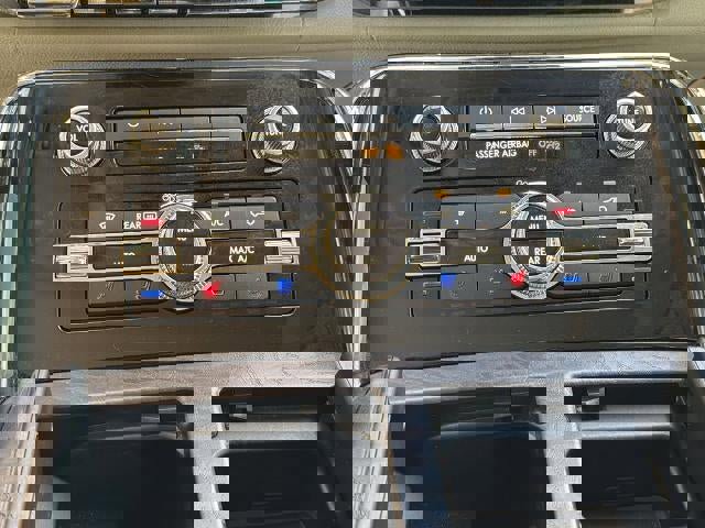 Used 2018 Lincoln Navigator Select w/ Technology Package image 36