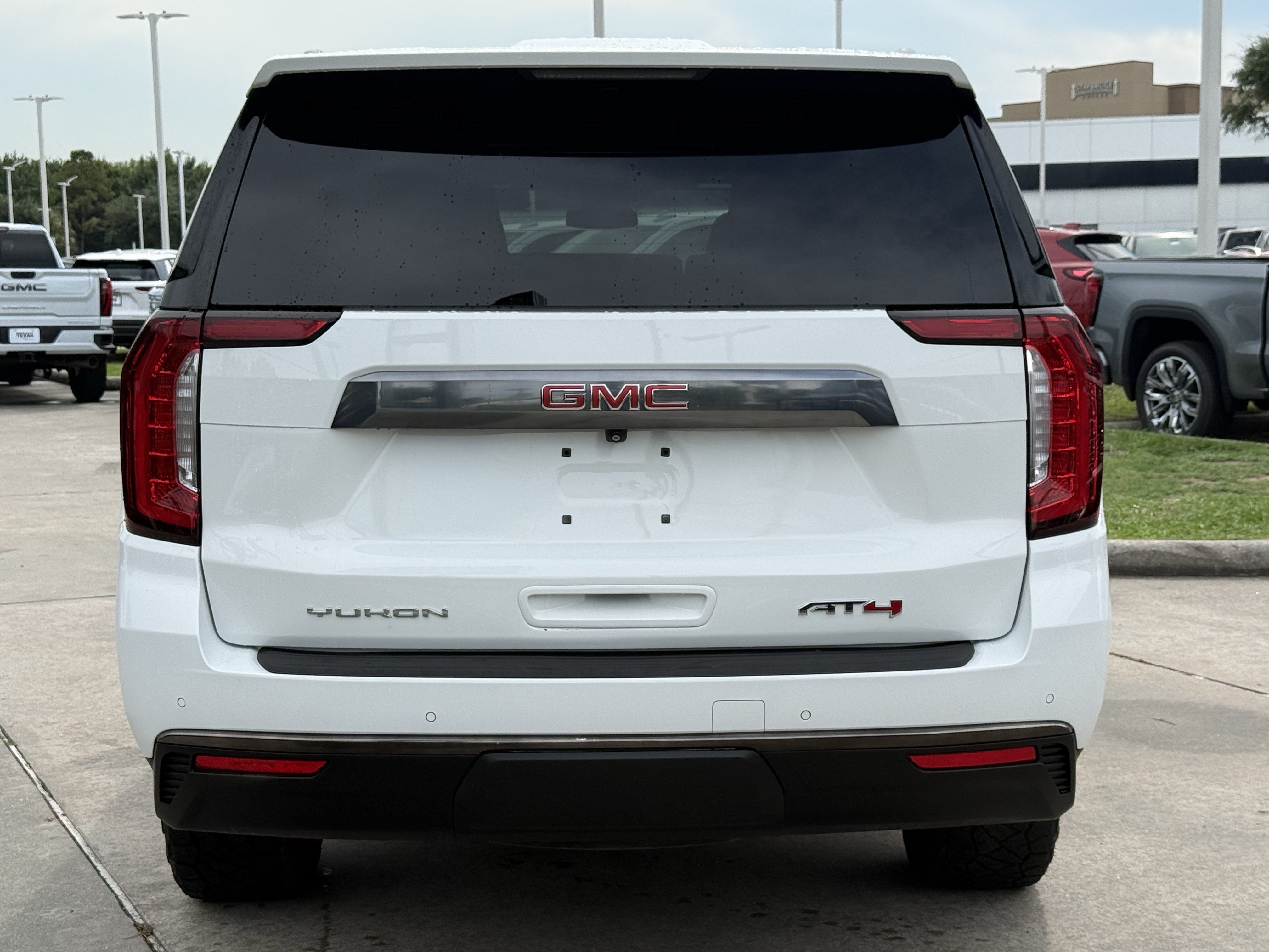 Used 2023 GMC Yukon XL AT4 w/ AT4 Premium Package AWD/4WD image 6