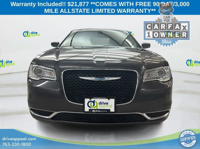 Used 2022 Chrysler 300 Touring image 2
