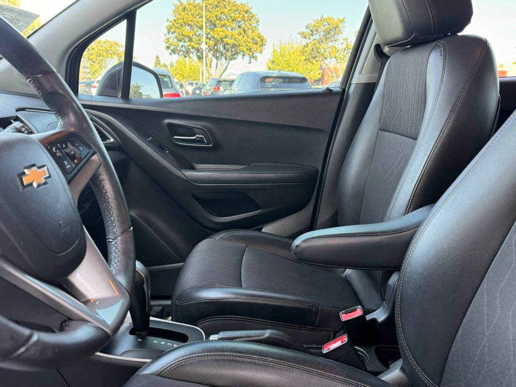 Used 2020 Chevrolet Trax LT w/ LT Convenience Package FWD image 13