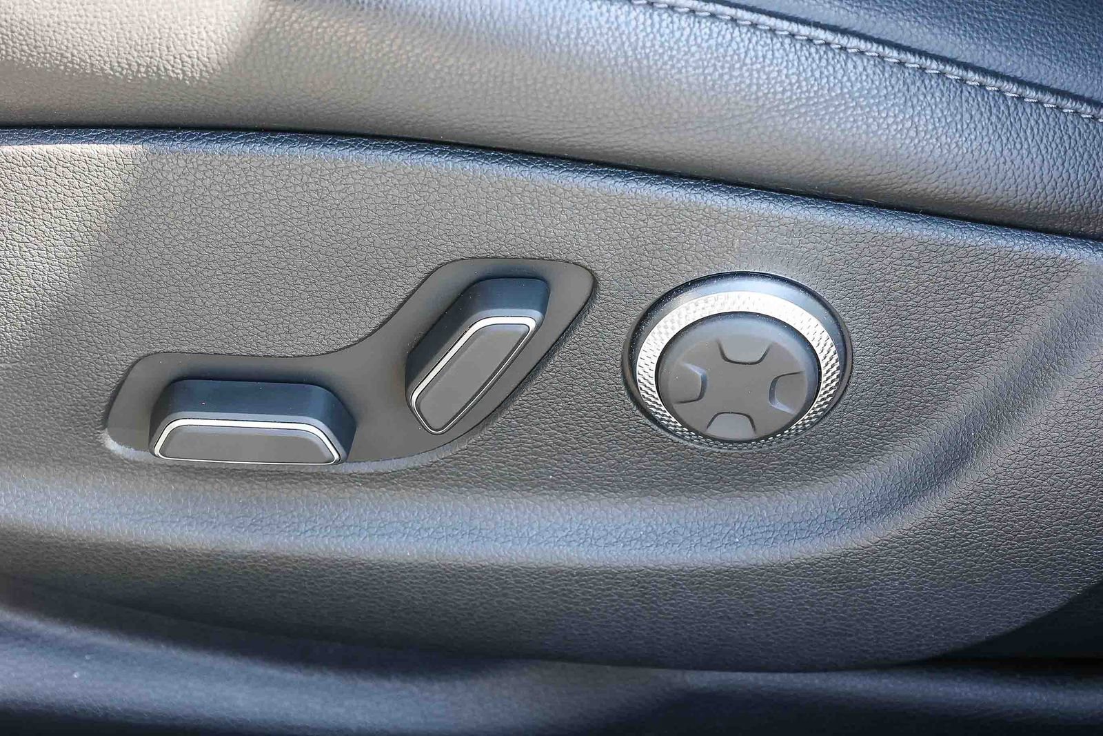 Used 2025 Genesis G80 2.5T image 21