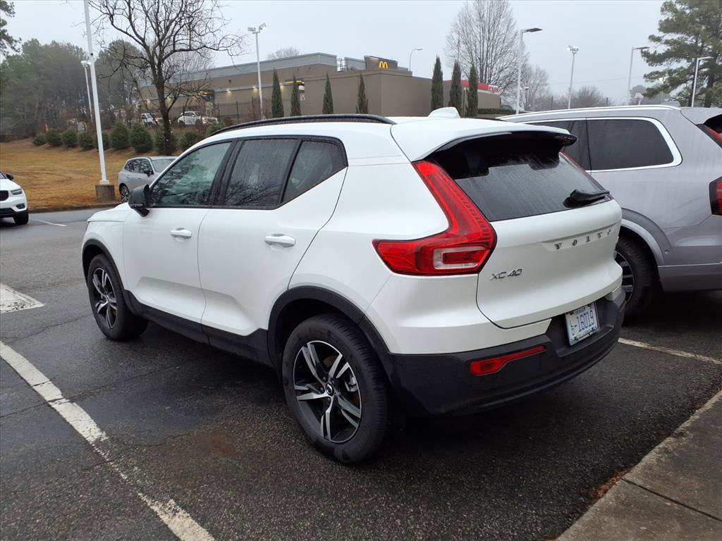 New 2026 Volvo XC40 B4 Core w/ Climate Package FWD image 5
