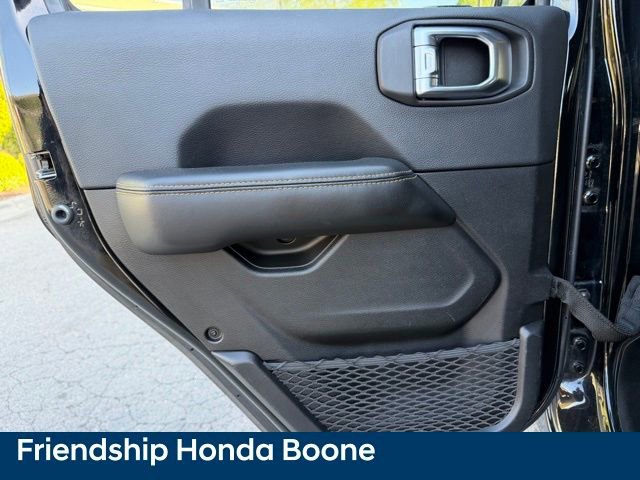 Used 2024 Jeep Wrangler Sahara image 32