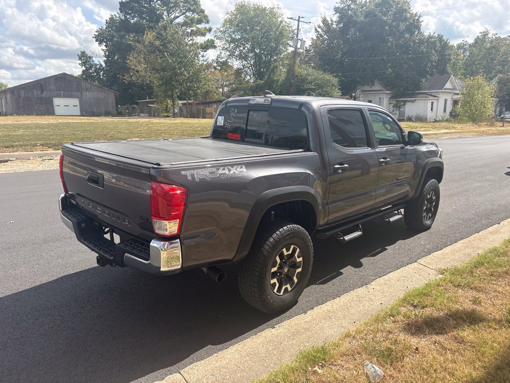 Used 2019 Toyota Tacoma TRD Off-Road AWD/4WD image 8