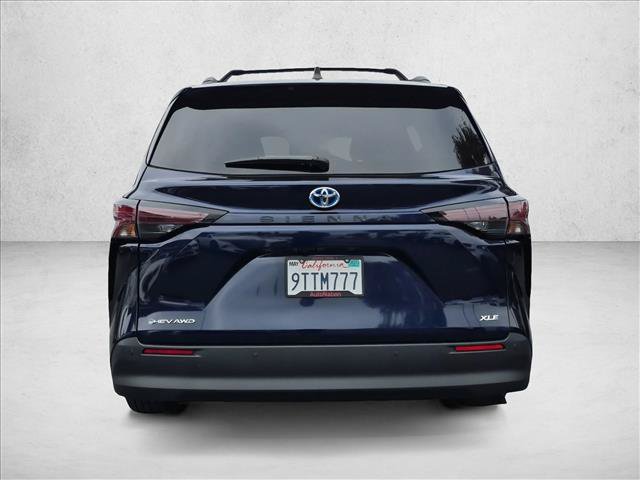 Used 2025 Toyota Sienna XLE AWD/4WD image 6