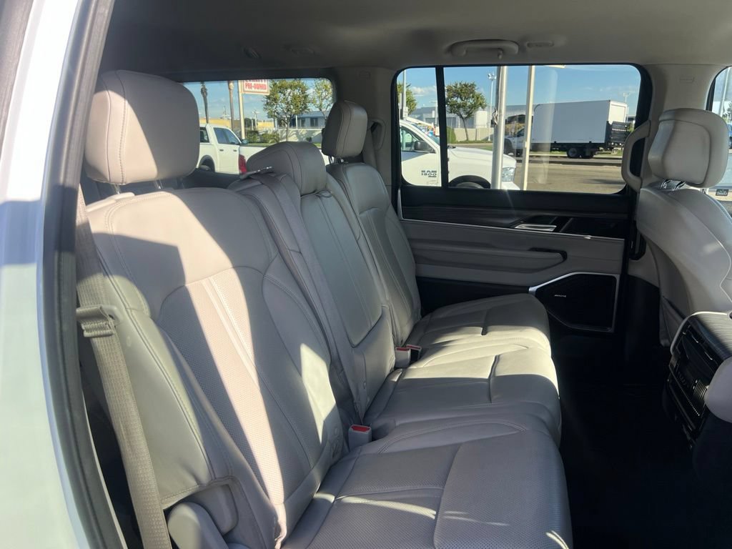Used 2024 Jeep Wagoneer Series II w/ Flexible Seating Group RWD image 41