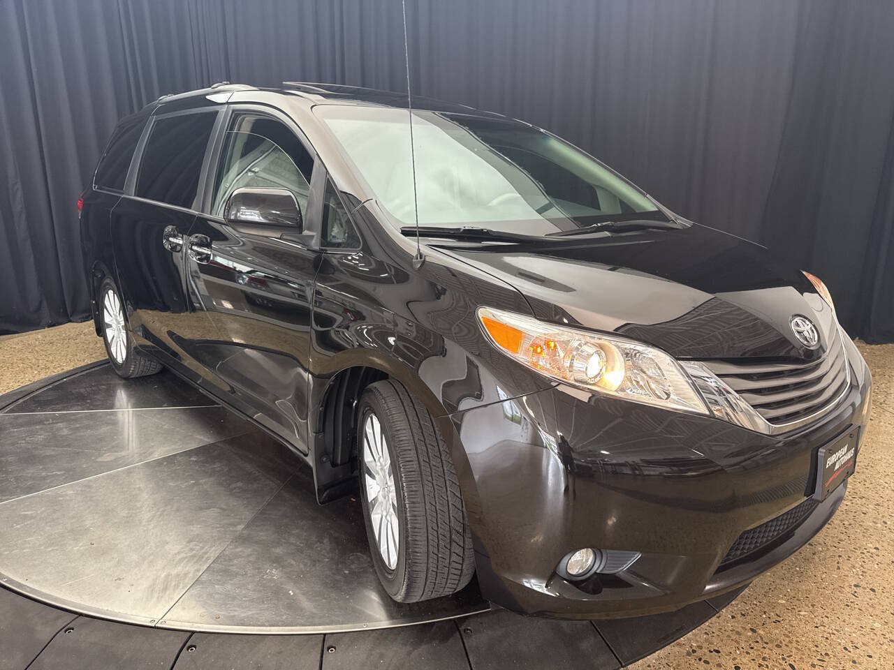 Used 2013 Toyota Sienna XLE AWD/4WD image 8