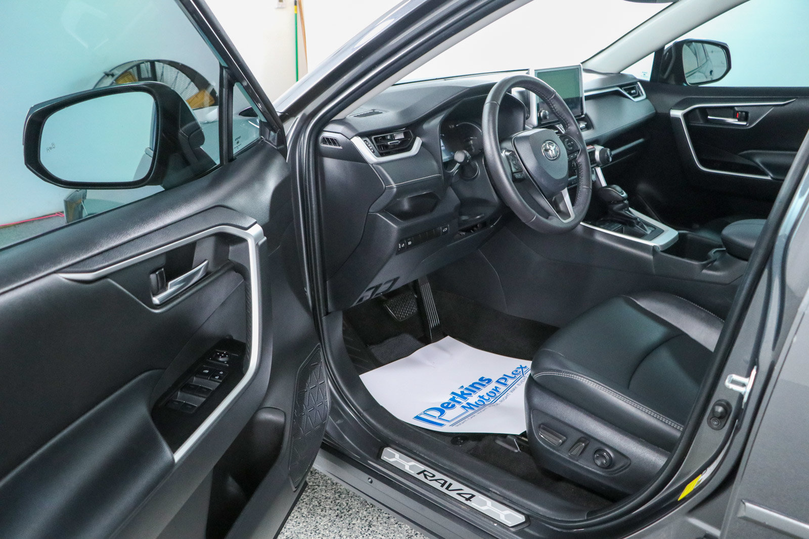 Used 2024 Toyota RAV4 XLE Premium FWD image 3