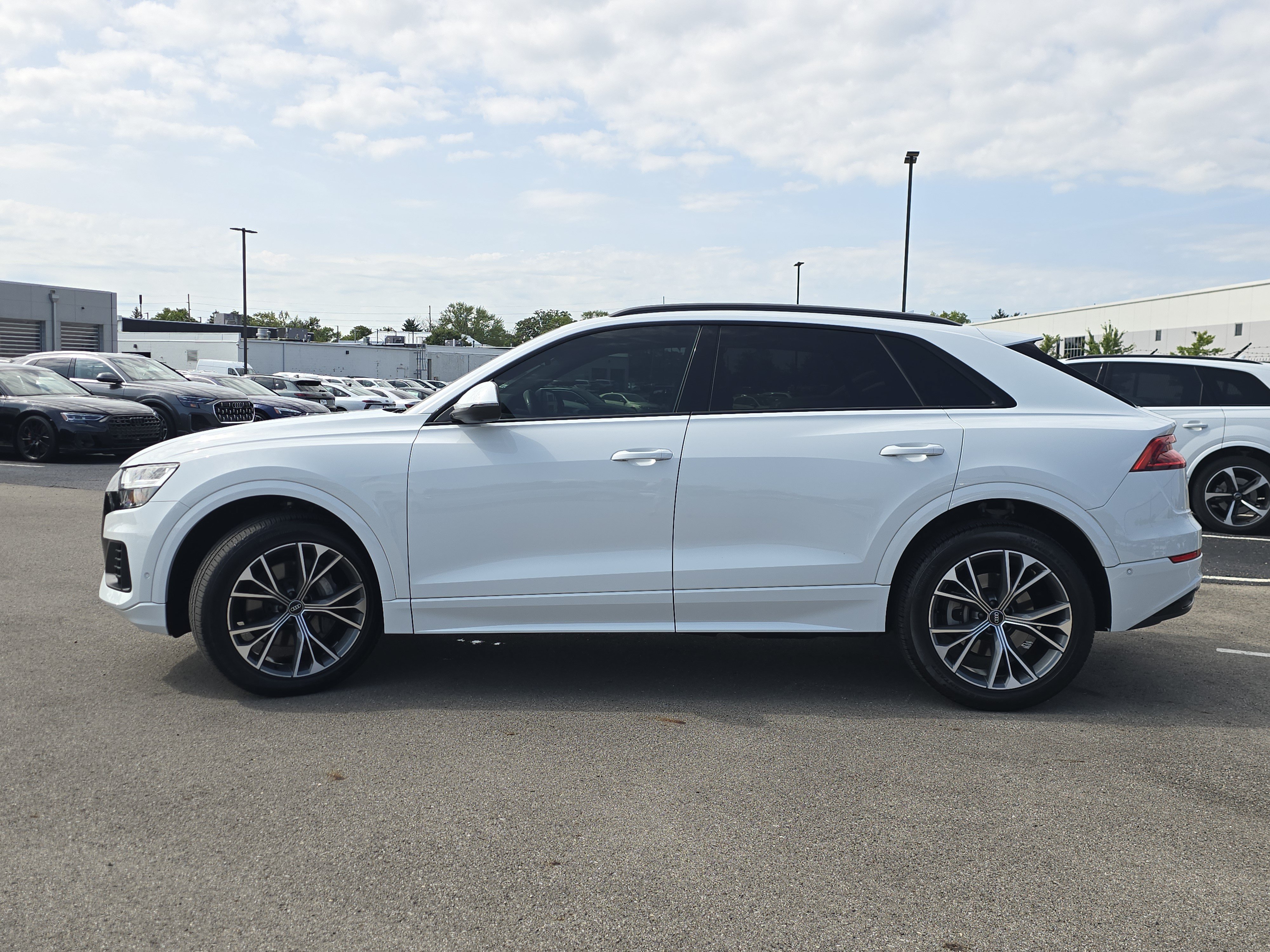 Certified 2022 Audi Q8 Premium w/ Convenience Package AWD/4WD image 4