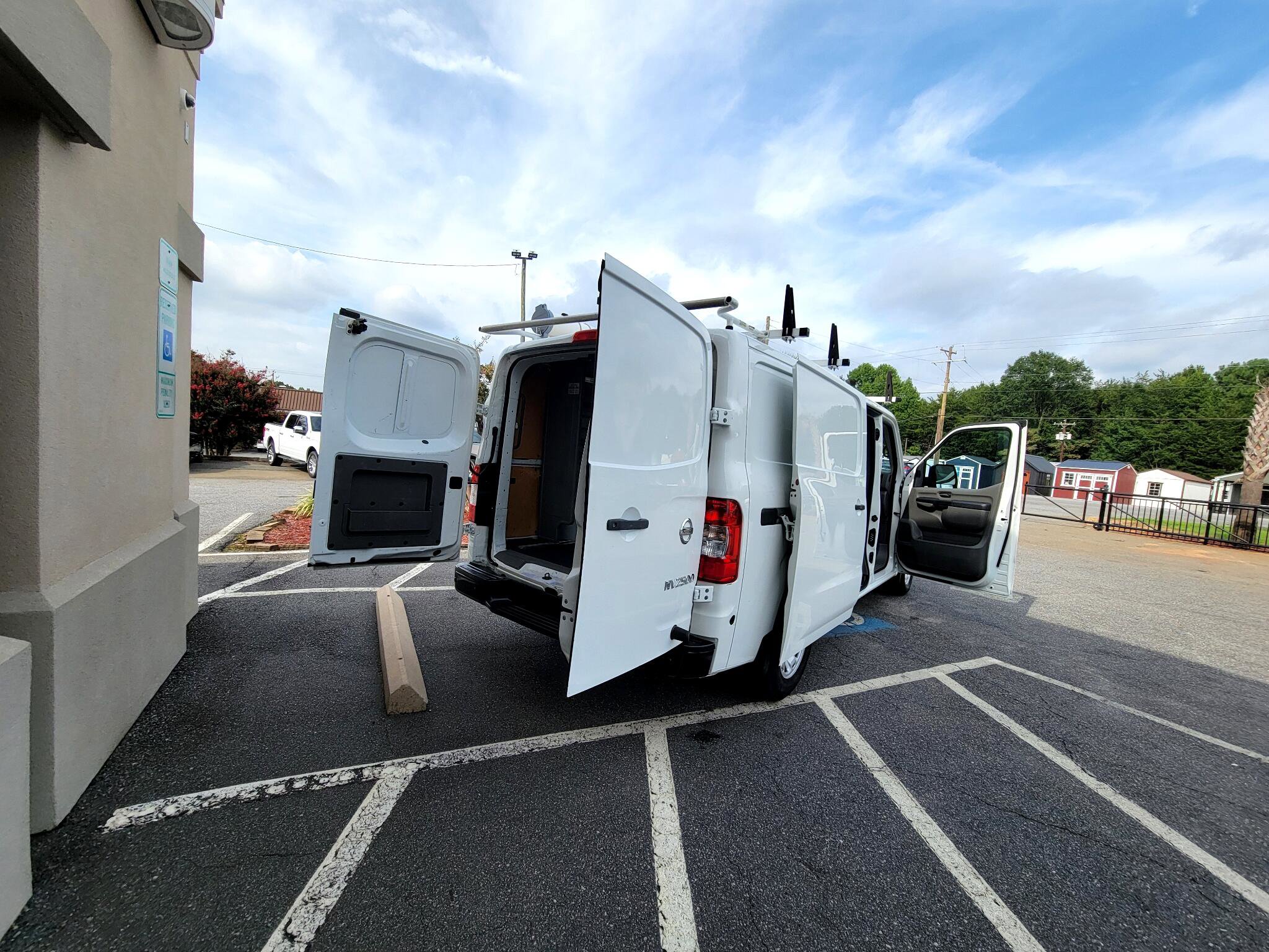 Used 2020 Nissan NV 2500 SV image 27